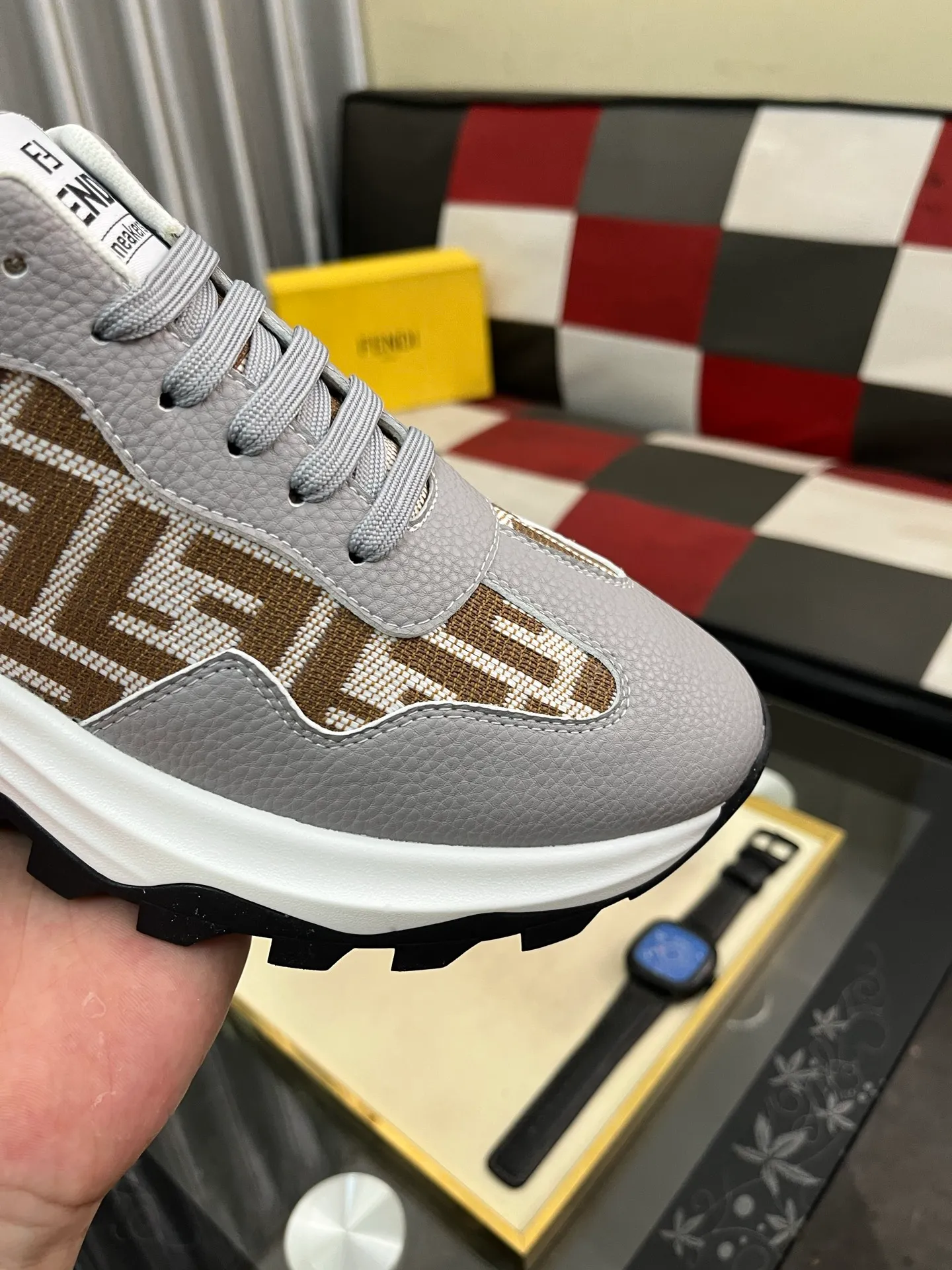 Men's Men's Shoes💰458⌚️⌚️[FENDI] Fendi's classic and comfortable men's, this complex sneaker is made of soft calfskin➕genuine leather lining➕original ultra-light rubber material with rough outsole. This unique light style is suitable for the casual and refined sensibility of this season. It is comfortable and natural on the feet. It is an everyday style for casual travel in autumn and winter! Code number: 38-443️⃣Colors available